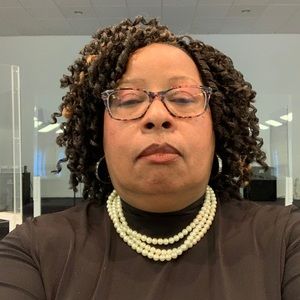 Meet your Posher, Regina